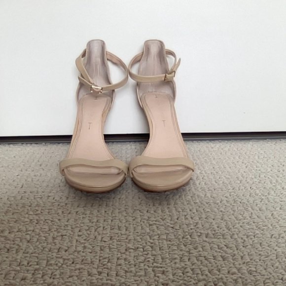 Banana Republic Heel - Picture 4 of 5